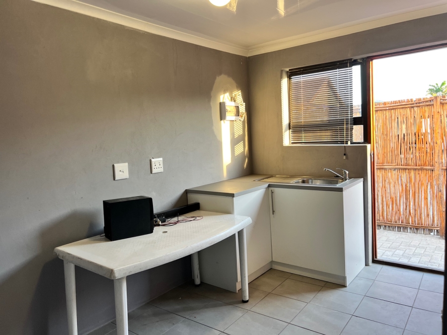 To Let 1 Bedroom Property for Rent in Malibu Village Western Cape